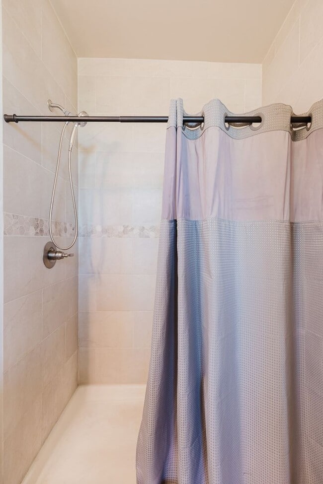 Building Photo - Meticulously Clean 3 bedroom 2 bathroom Home