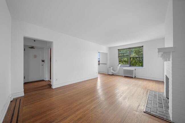 Building Photo - 100 E Palisade Ave