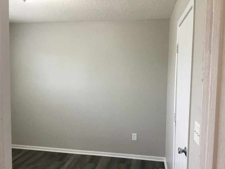 Building Photo - 1465 Creekside Dr