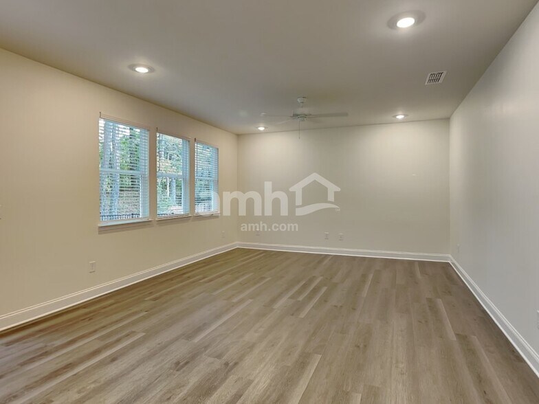 Building Photo - 820 Jubilation St