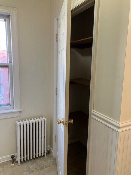 Building Photo - 414 George St