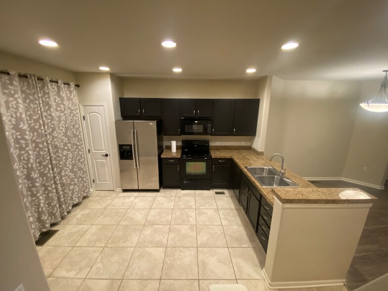 Building Photo - 13516 Via Varra