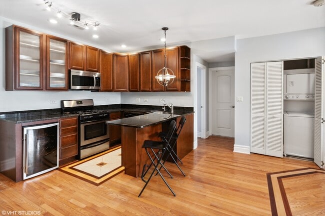 Building Photo - 6301 N Richmond St