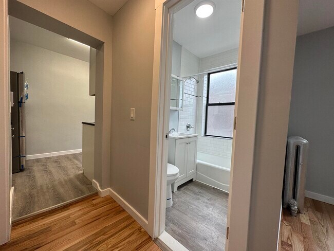 Building Photo - 117 Corbin Ave