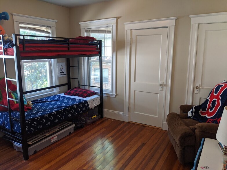 Building Photo - 7 Nottingham St