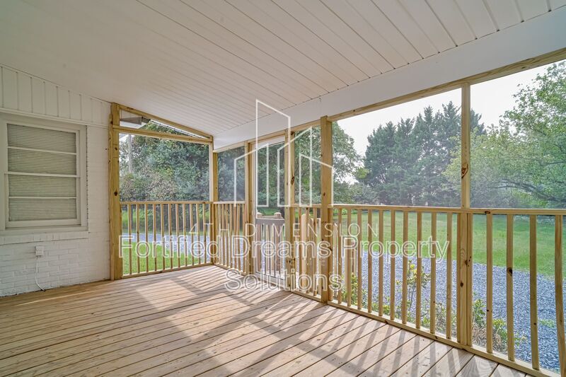 Building Photo - 4049 Wood Ave