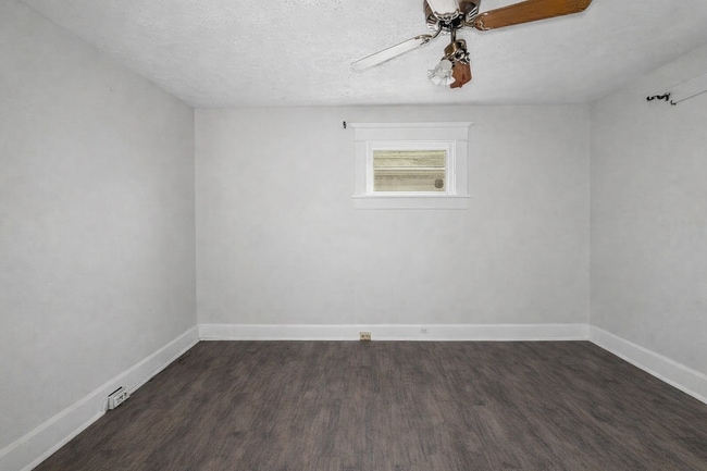 Building Photo - 851 W 25th St