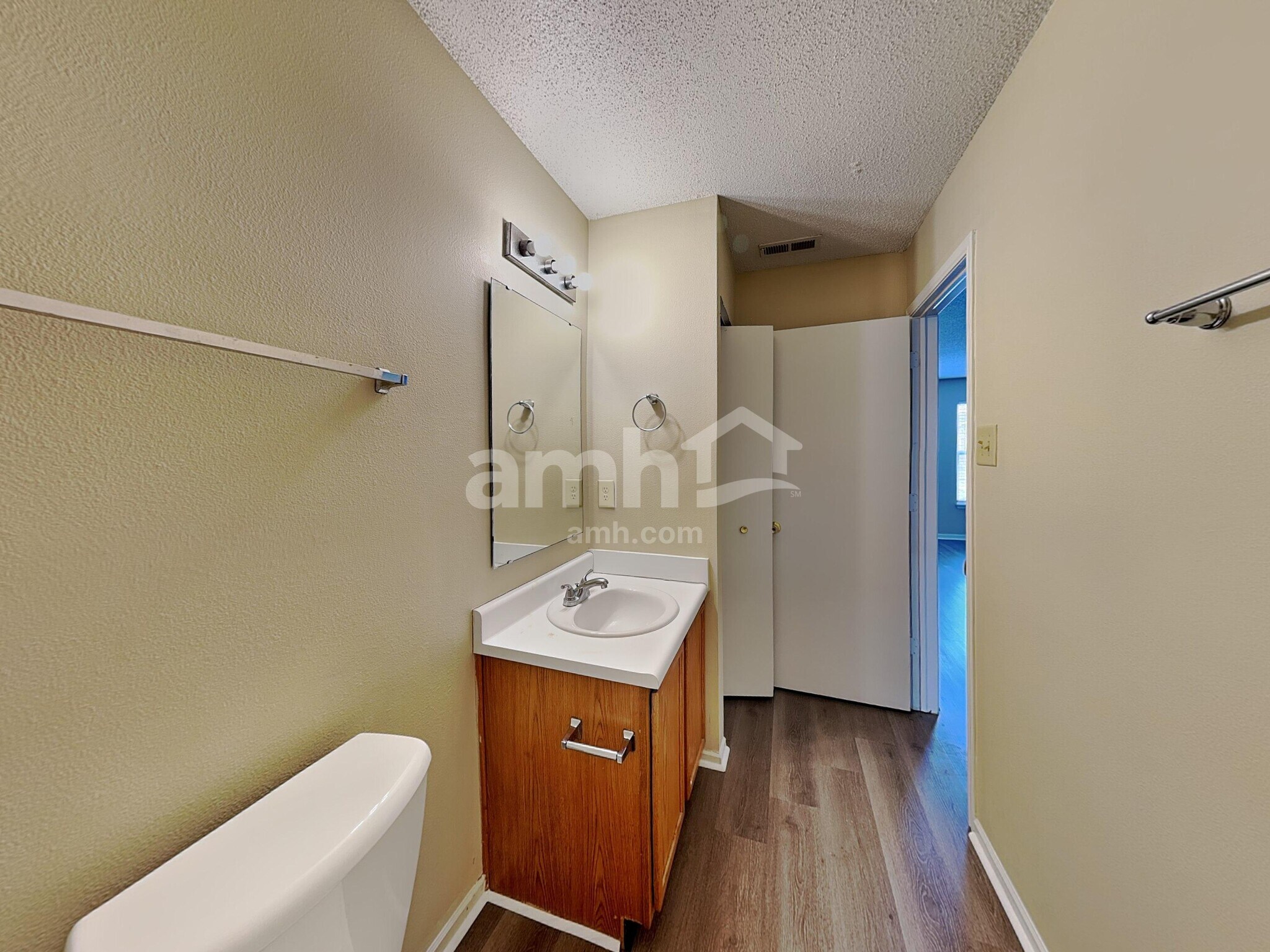 Building Photo - 1939 Dutch Elm Dr