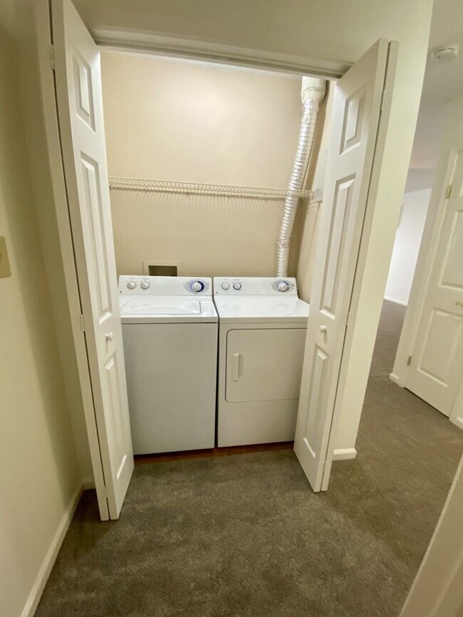 Building Photo - GHENT