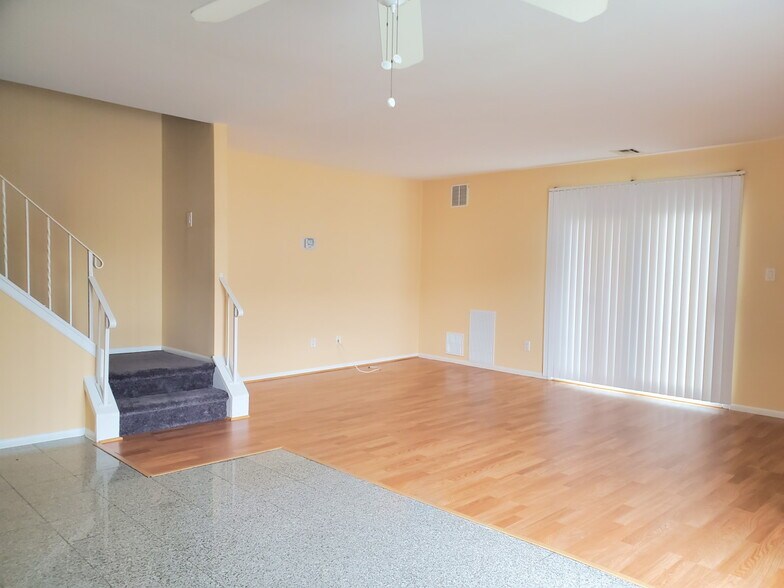 Living room - 60 County Rd