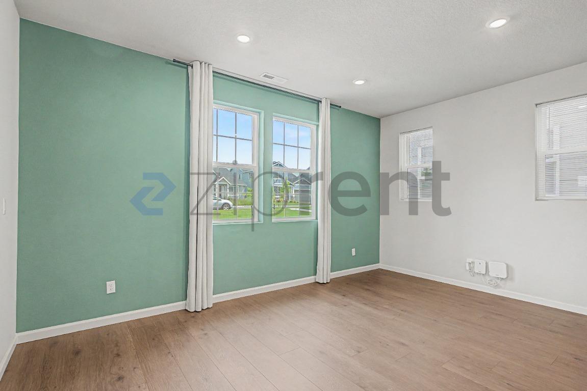 Building Photo - Unit