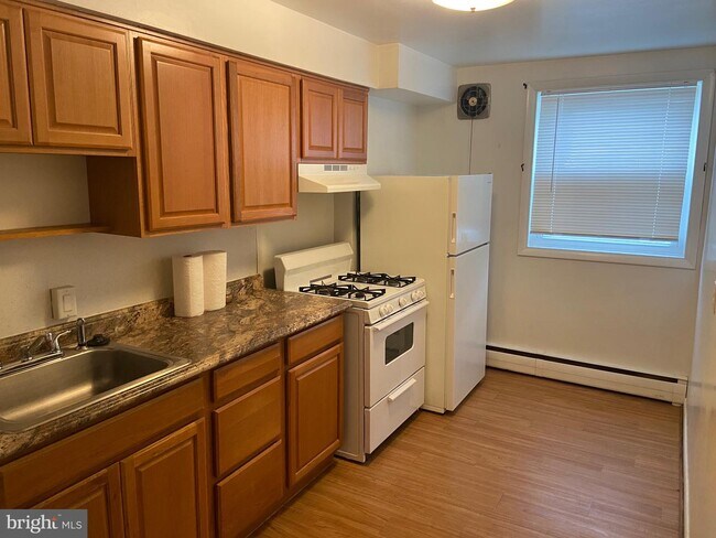 Building Photo - 8111 Ryers Ave