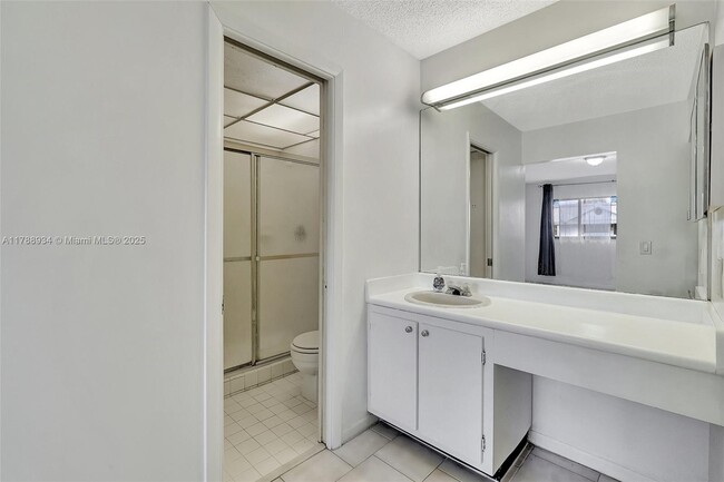 Building Photo - 825 NE 199th St