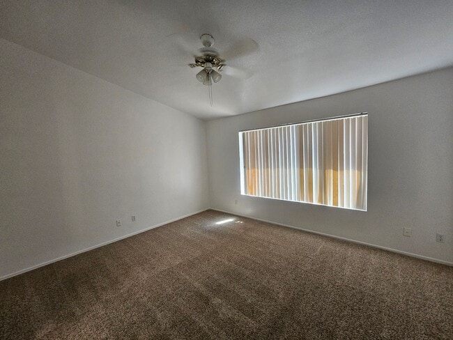 Building Photo - 3 Bedroom Home - No HOA - Single Level - North Phoenix *$500 Off First Month's Rent*