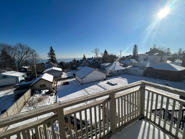 Building Photo - Duluth MN - 3 Bedroom - 2 Bath - 1 Car Gar...