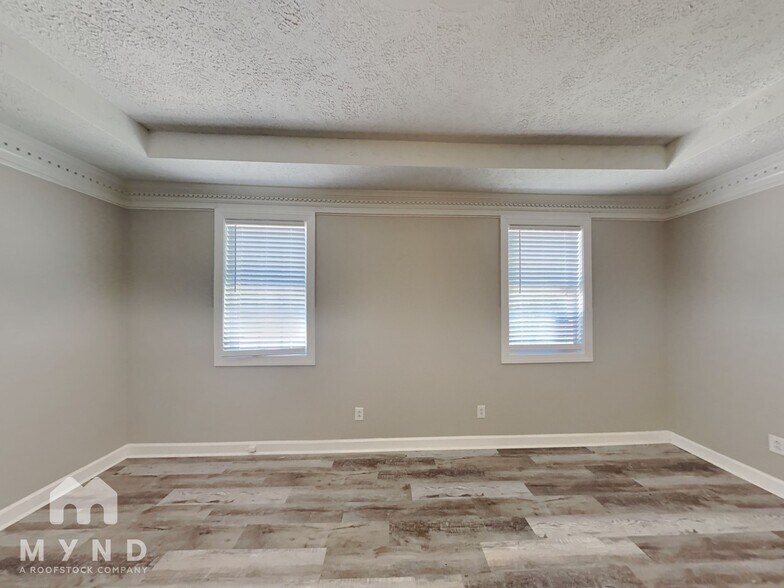 Building Photo - 5825 Crossing King Dr