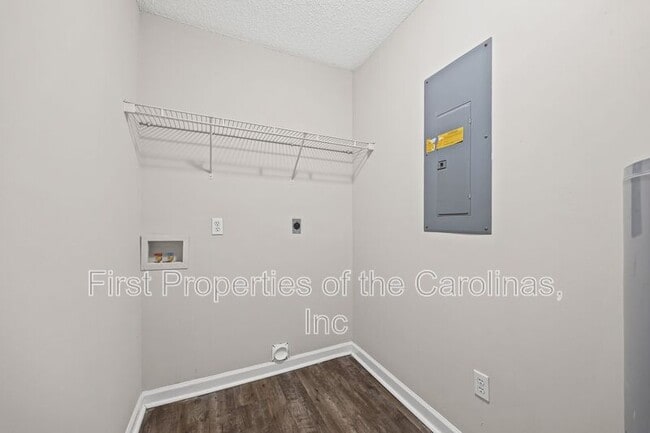 Building Photo - 429 Merry Go Dr