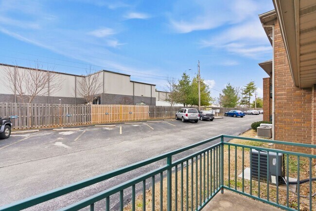 Building Photo - 3360 S Fairway Ave