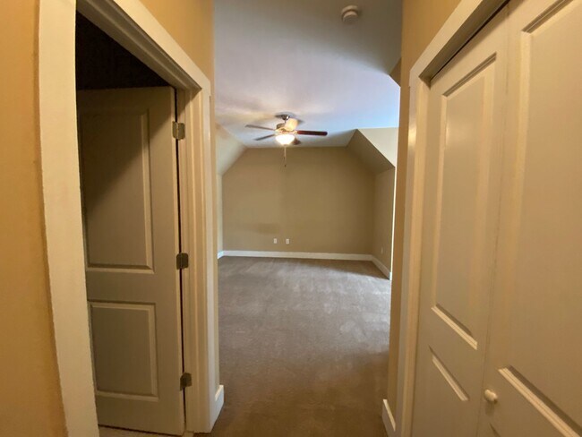 Building Photo - PRE-LEASING FOR AUGUST 2026!