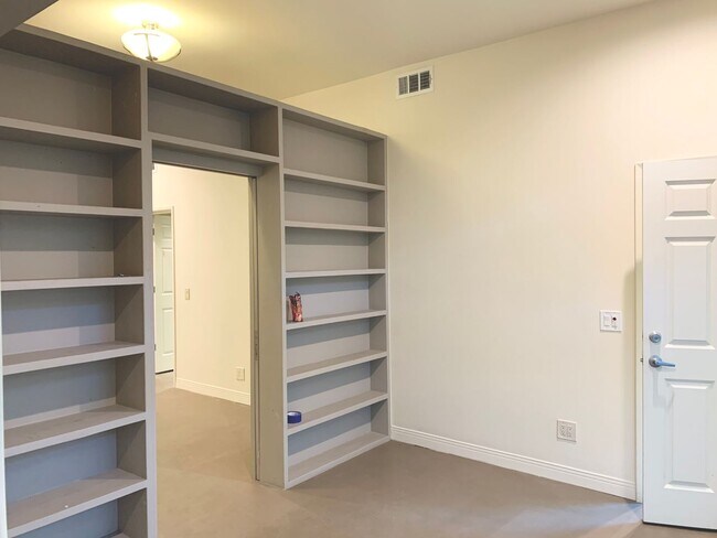 Building Photo - Home-Sweet-Home Vibe in Harper Ave!