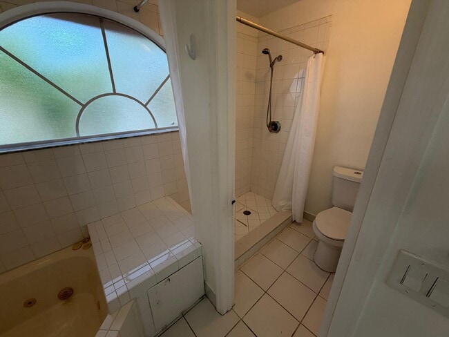Building Photo - 3780 Amalfi Dr