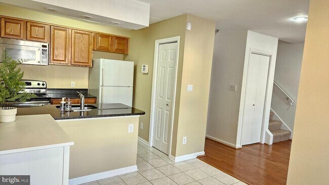 Building Photo - 6008 Rabbit Hill Ct