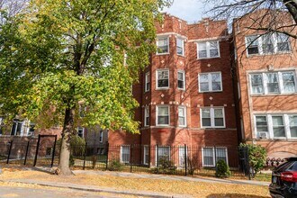 Building Photo - Albany Park - 2 Bed / 1 Bath - Laundry In-Unit w/ Central Heat