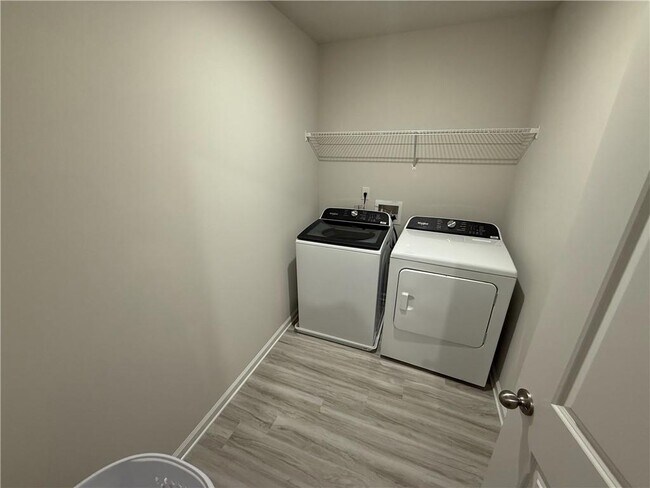 Building Photo - 2044 Avalon Rdg