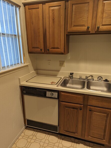 Primary Photo - 10855 Meadowglen Ln