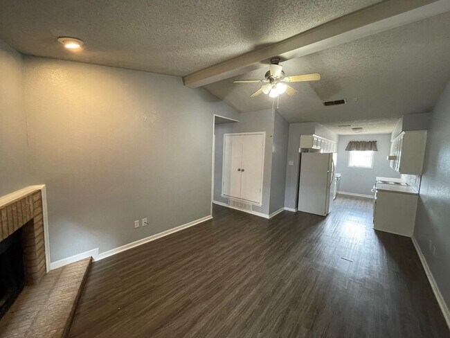 Building Photo - 129 Troy Ave