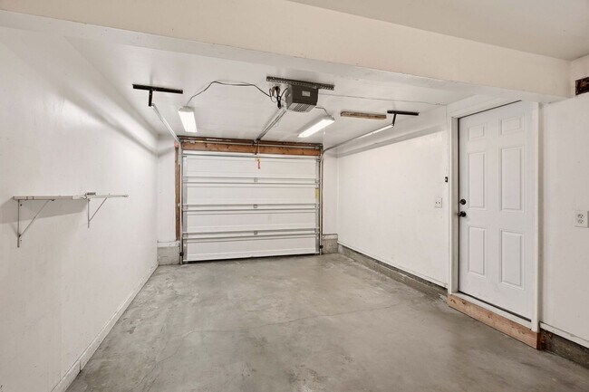 Building Photo - 2705 N Robie Ct