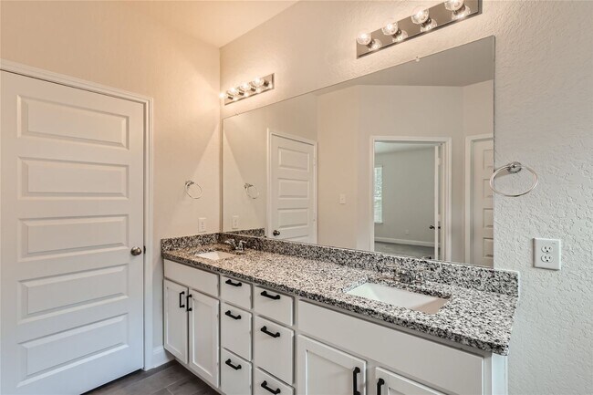 Building Photo - 3 bedroom with office in sought after Copper Canyon Community!
