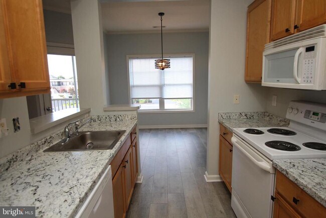 Building Photo - 17054 N Brandt St