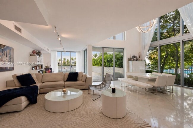 Building Photo - 7928 East Dr