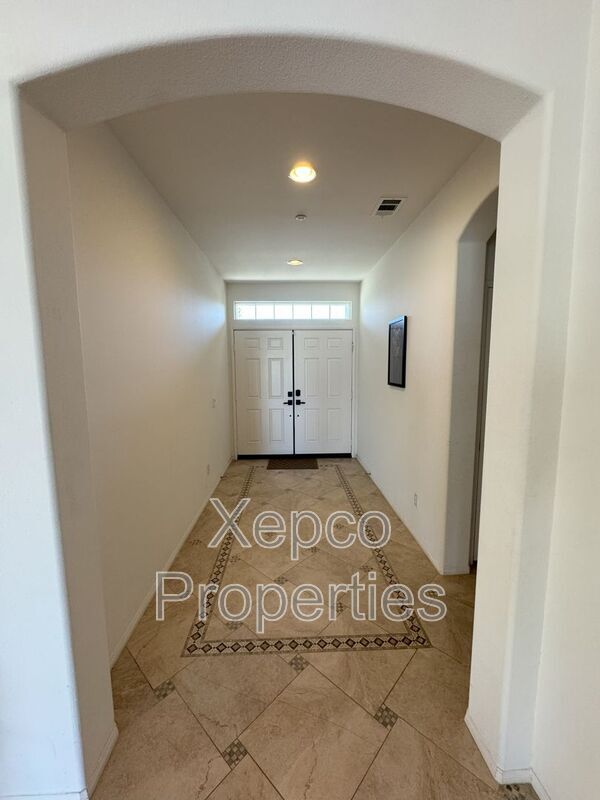 Building Photo - 1290 Esperanza Trail