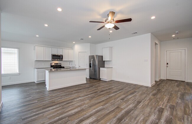 Building Photo - 1130 Desert Willow Dr
