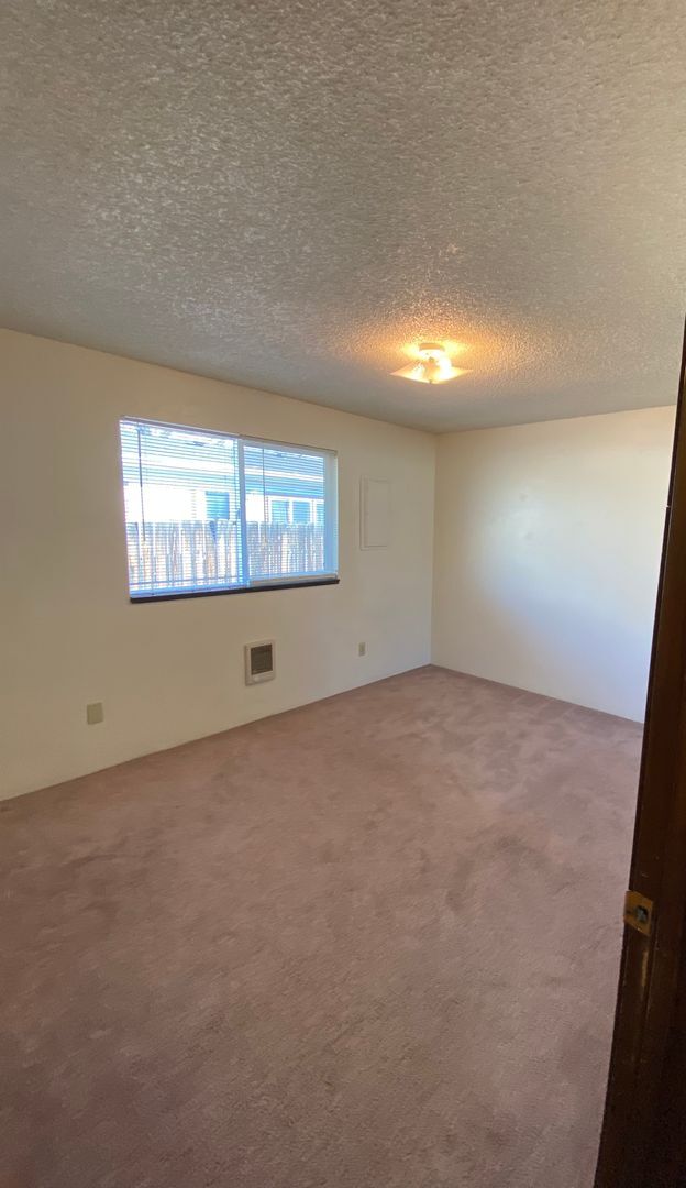 Building Photo - Ash St. Duplex