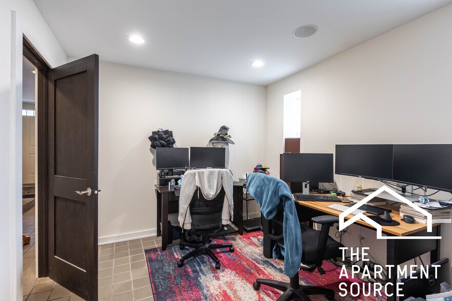 Building Photo - 1939 N Winchester Ave