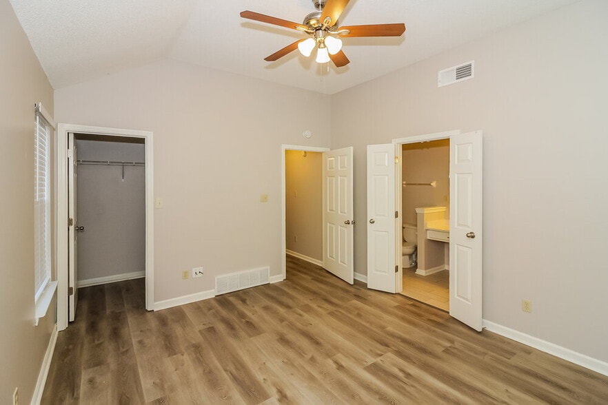 Building Photo - 5700 Kayla Dr