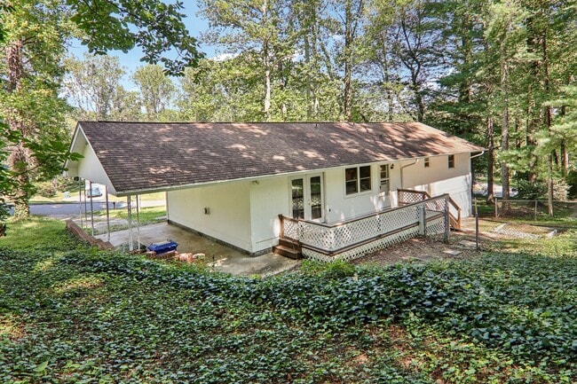 Building Photo - Move In Ready