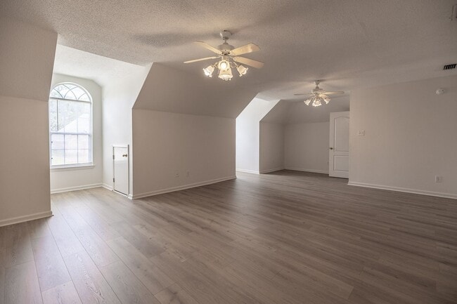 Building Photo - 212 North Cir