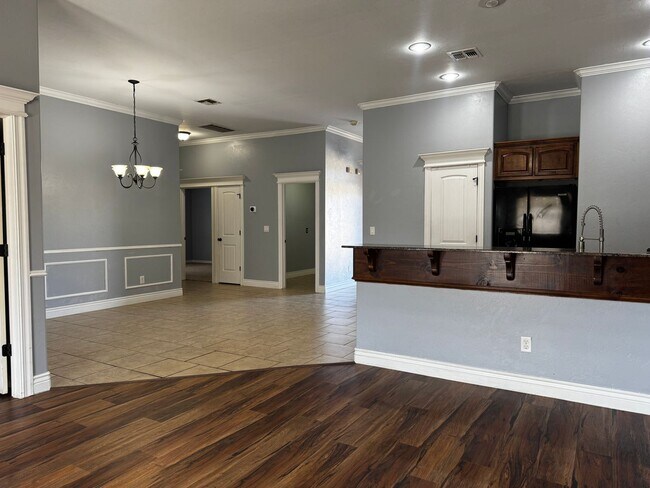 Building Photo - 5708 NW Valor Ave