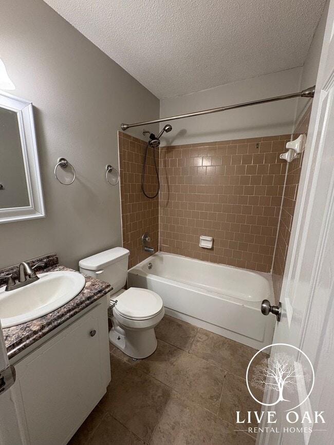 Building Photo - MOVE-IN SPECIAL: $500 OFF 1st MONTH'S RENT!**