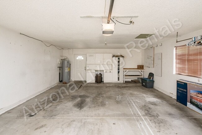 Building Photo - POOL HOME WITH CASITA