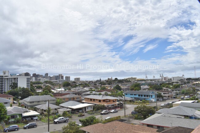 Building Photo - 1555 Pohaku St