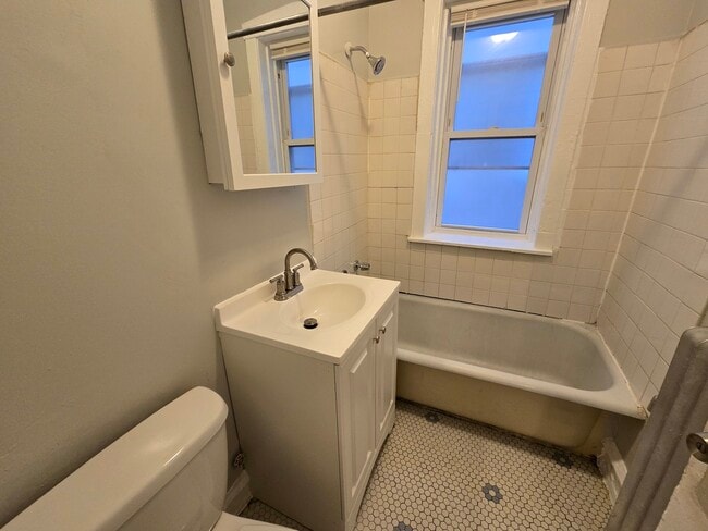 Building Photo - 4826 N Avers Ave