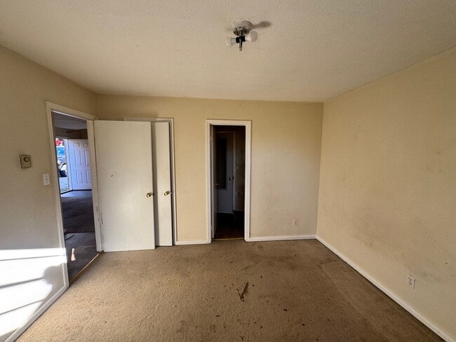 Building Photo - 128 Woodland Ave