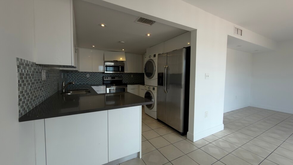 Building Photo - 341 NW 109th Ave