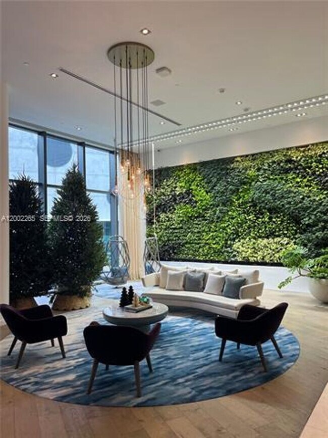 Building Photo - 650 NE 32nd St