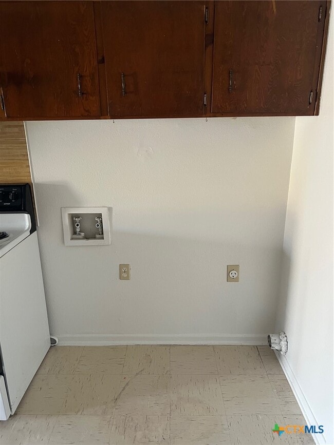 Building Photo - 902 Travis Ln